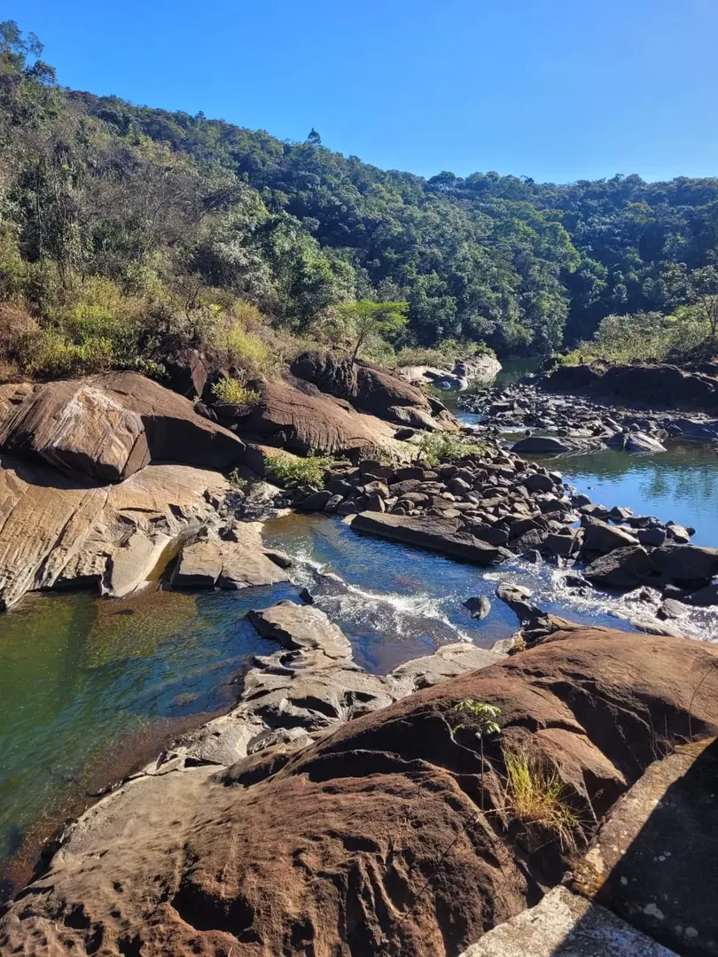 Vista da antiga usina no vale